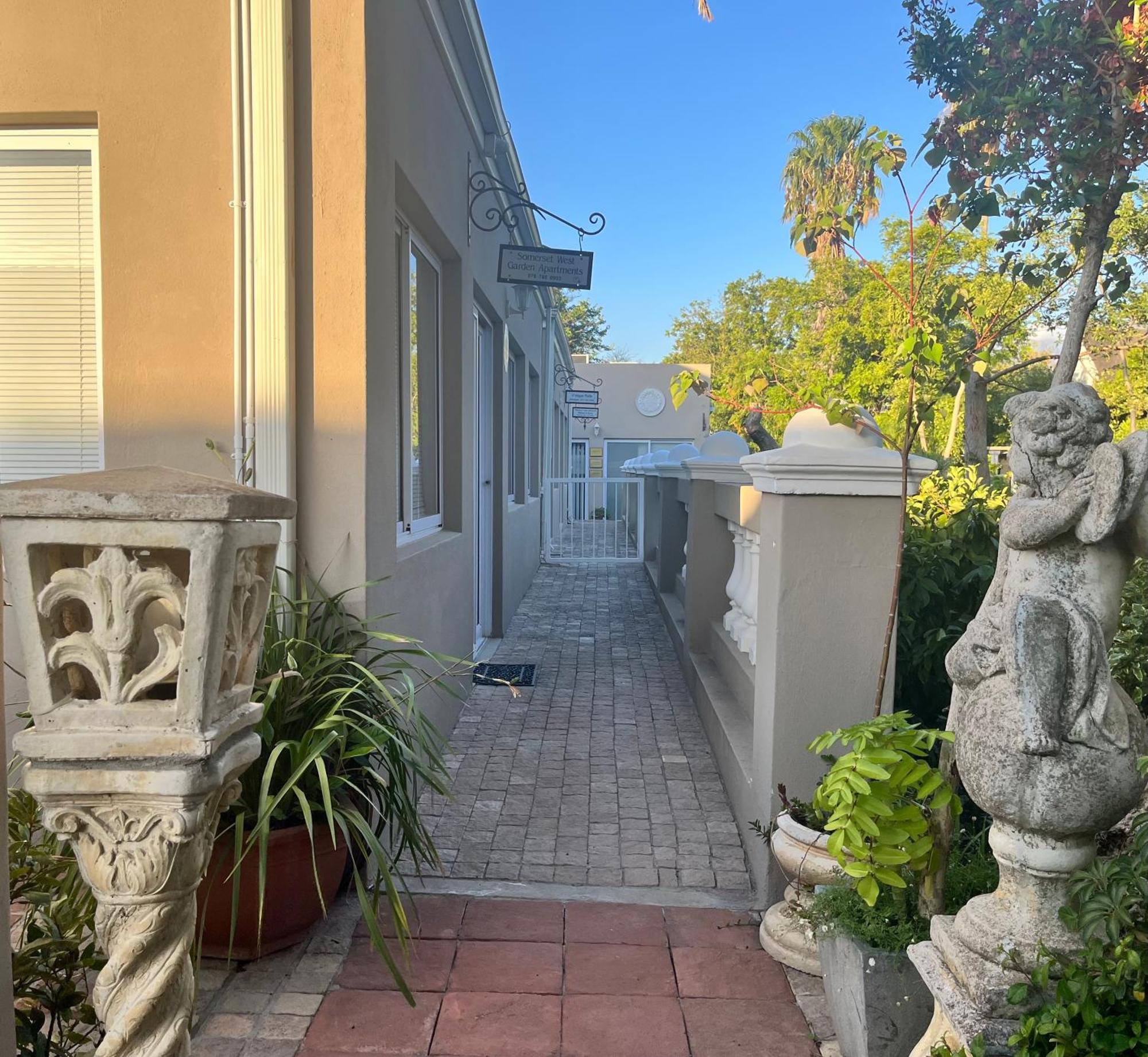 Somerset West Garden Apartments 2 Exterior photo